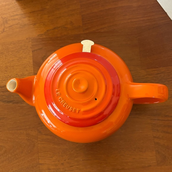 Le Creuset stoneware orange-red flame teapot with stainless steel strainer - Picture 5 of 16